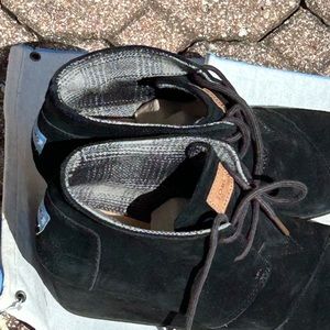 Black suede size 9 Tom’s boots